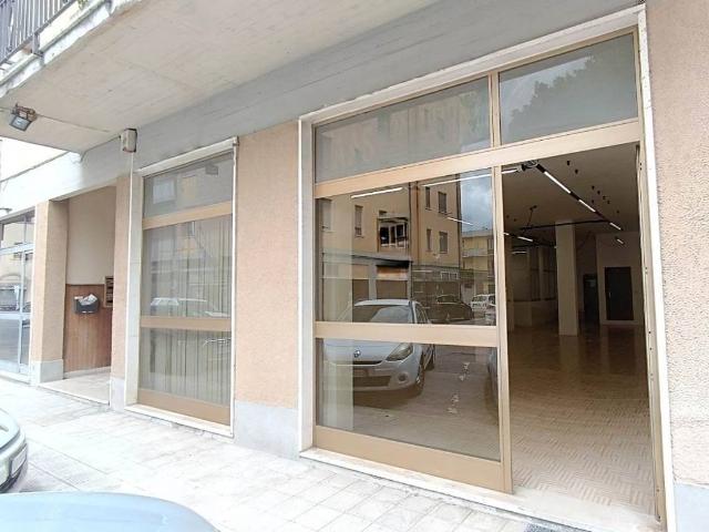 Locale Commerciale in vendita a Borgo San Lorenzo, Toscana