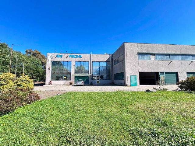 Locale Commerciale in vendita a Piemonte, Novara
