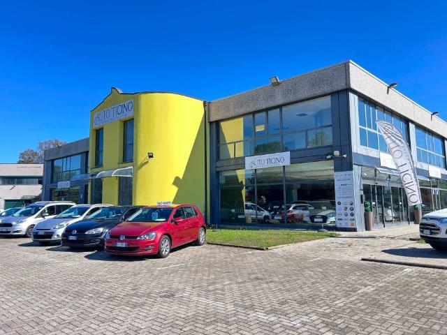 Locale Commerciale in vendita a Piemonte, Novara