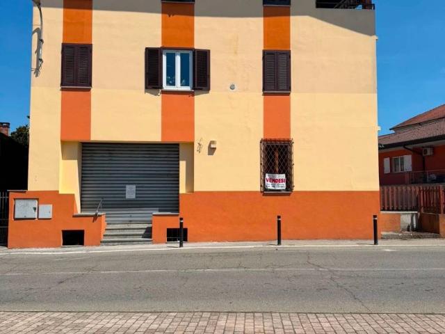 Locale Commerciale in vendita a Piemonte, Novara