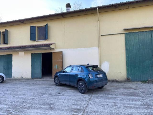 Locale Commerciale in vendita a Nuovo Circondario Imolese, Borgo Tossignano