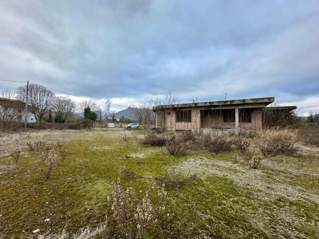 Locale Commerciale in vendita a Nuovo Circondario Imolese, Borgo Tossignano