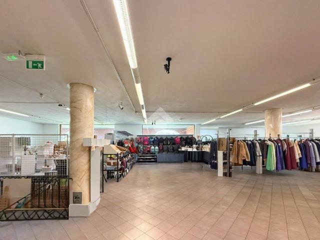 Locale Commerciale in vendita a Borgo Val Di Taro, Reggio Emilia