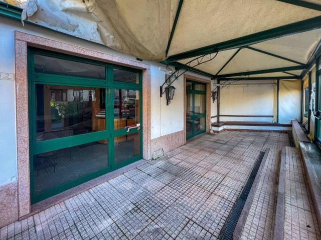 Locale Commerciale in vendita a Borgo Valbelluna, Mel