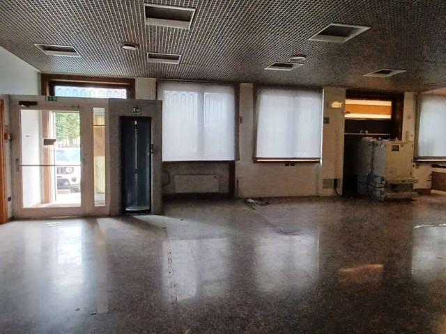 Locale Commerciale in vendita a Borgo Valbelluna, Villapiana - Ronchena