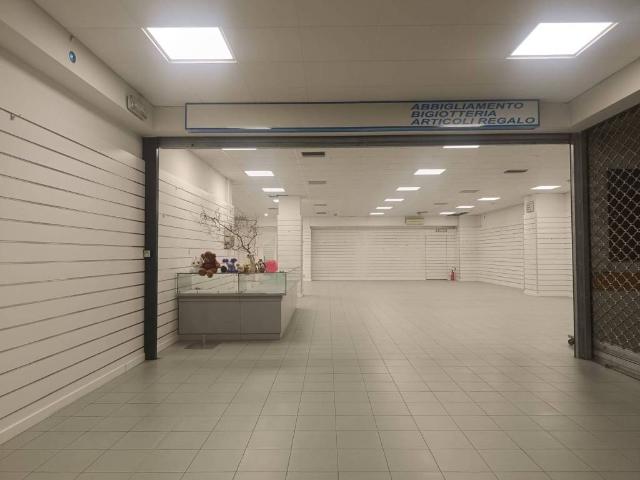 Locale Commerciale in vendita a Borgo Valbelluna, Mel