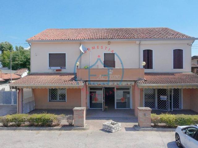 Locale Commerciale in vendita a Borgo Veneto, Saletto