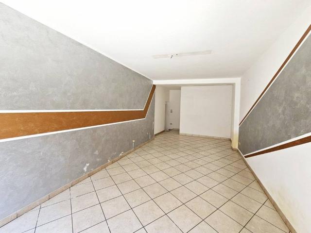 Locale Commerciale in vendita a Borgo Veneto, Saletto