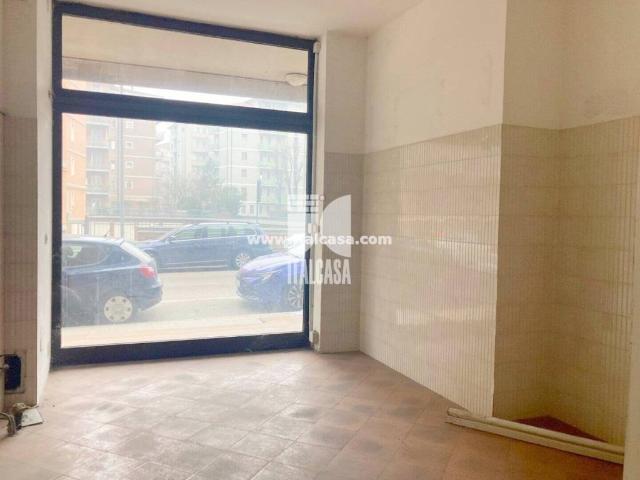 Locale Commerciale in vendita a Borgo Virgilio, Cerese