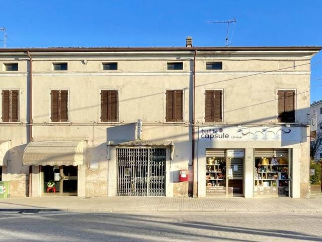 Locale Commerciale in vendita a Borgo Virgilio, Cerese