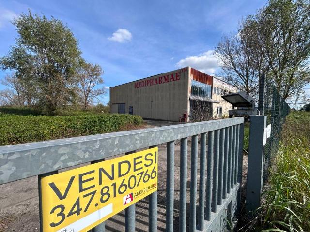 Locale Commerciale in vendita a Piemonte, Novara