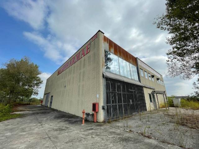 Locale Commerciale in affitto a Piemonte, Novara