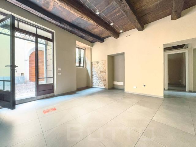 Locale Commerciale in vendita a Piemonte, Novara