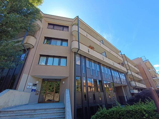 Locale Commerciale in vendita a Piemonte, Novara