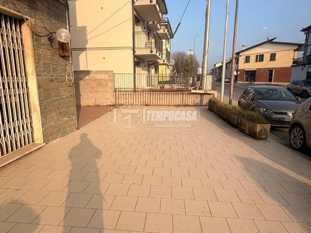 Locale Commerciale in vendita a Palazzina, Borgonovo Val Tidone