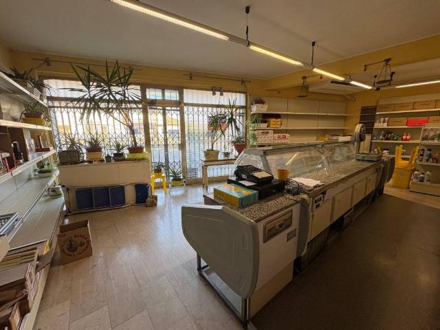 Locale Commerciale in vendita a Borgonovo Val Tidone, Reggio Emilia