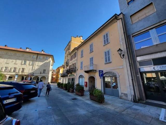 Locale Commerciale in vendita a Cellio con Breia, Piemonte