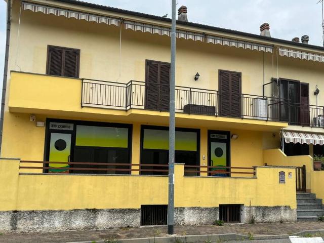 Locale Commerciale in vendita a Bornasco, Lombardia