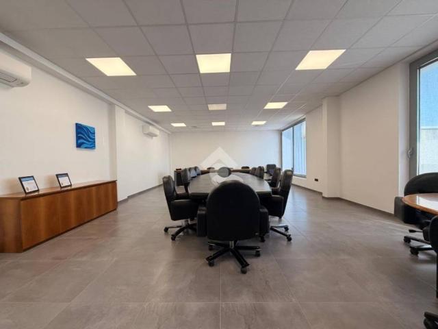 Locale Commerciale in vendita a Piemonte, Alessandria