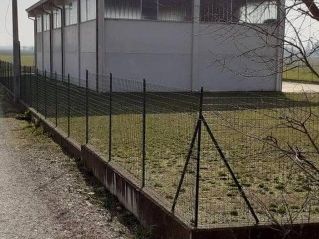 Locale Commerciale in vendita a Piemonte, Alessandria