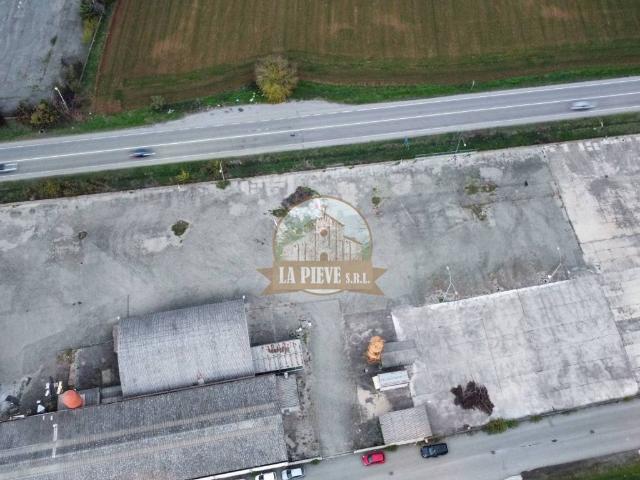 Locale Commerciale in vendita a Piemonte, Alessandria