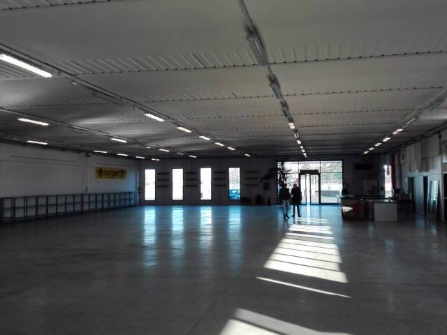 Locale Commerciale in vendita a Piemonte, Alessandria