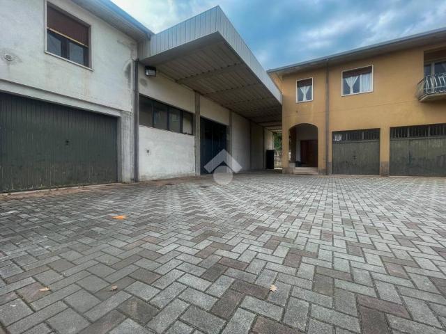 Locale Commerciale in vendita a Botticino Sera, Botticino