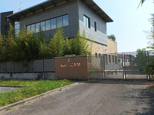 Locale Commerciale in vendita a Botticino Sera, Botticino