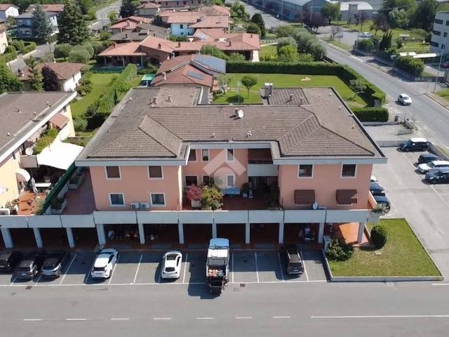 Locale Commerciale in vendita a Botticino Sera, Botticino