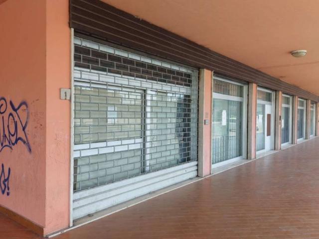 Locale Commerciale in vendita a Botticino Sera, Botticino