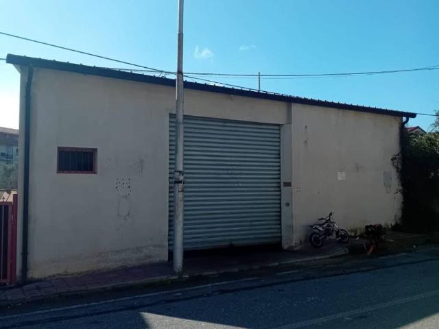 Locale Commerciale in vendita a Calabria, Reggio Calabria