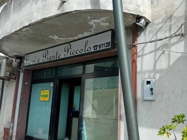 Locale Commerciale in vendita a Calabria, Reggio Calabria