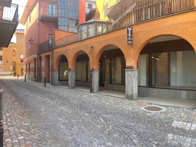 Locale Commerciale in vendita a Piemonte, Cuneo