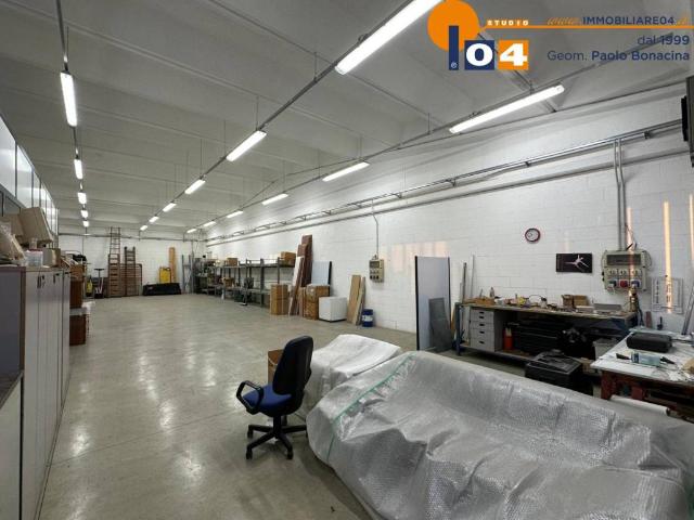 Locale Commerciale in vendita a Masciago Milanese, Bovisio Masciago