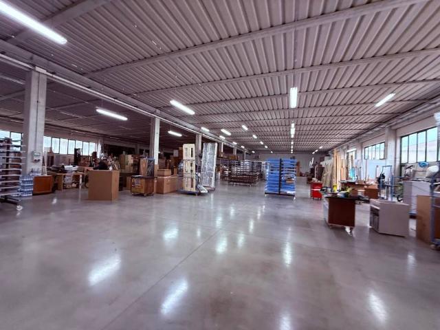 Locale Commerciale in vendita a Villafontana di Bovolone, Bovolone