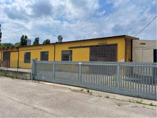 Locale Commerciale in vendita a Bovolone, Veneto
