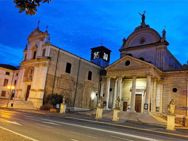 Locale Commerciale in vendita a Bovolone, Veneto