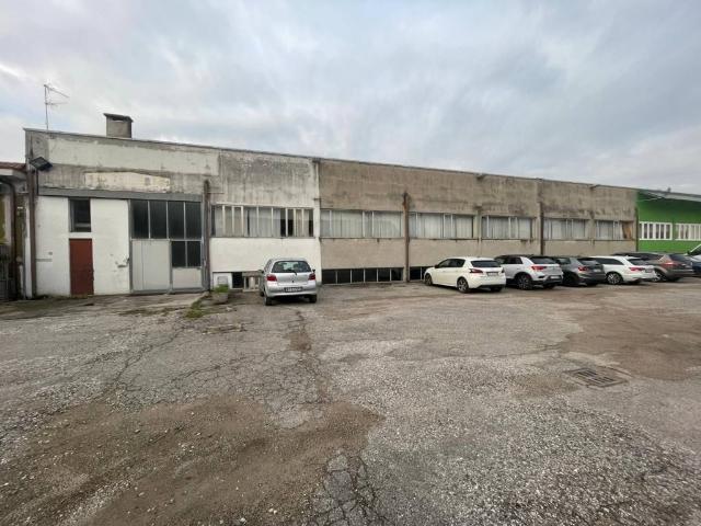 Locale Commerciale in vendita a Bovolone, Veneto