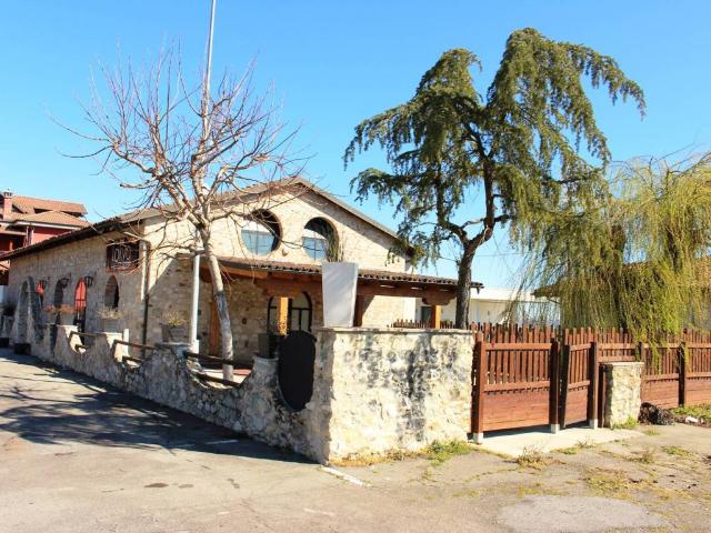 Locale Commerciale in vendita a Piemonte, Cuneo