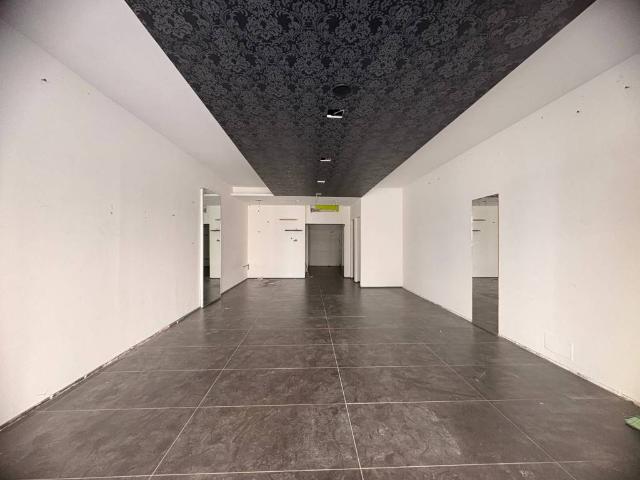 Locale Commerciale in vendita a Piemonte, Cuneo
