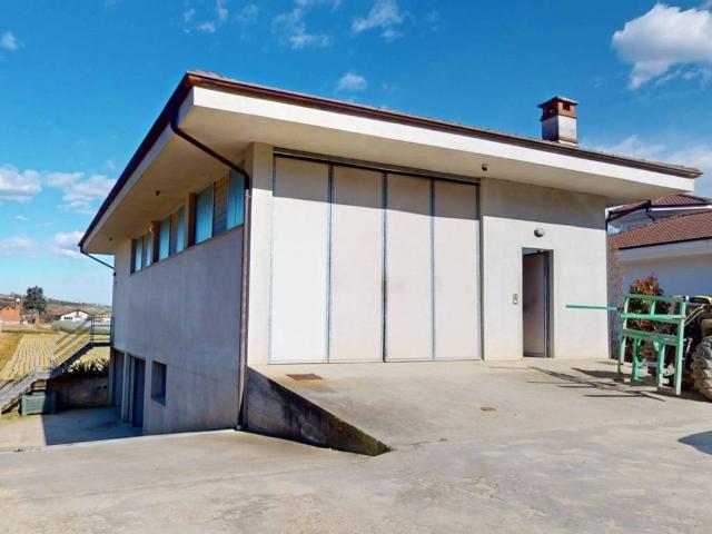 Locale Commerciale in vendita a Borgonuovo, Piemonte