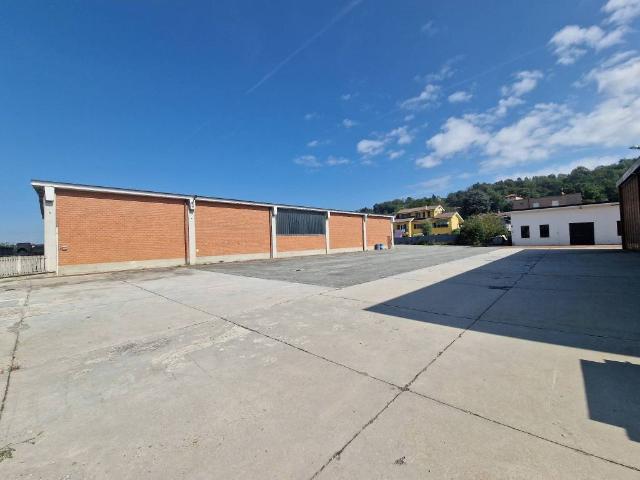Locale Commerciale in vendita a Piemonte, Cuneo