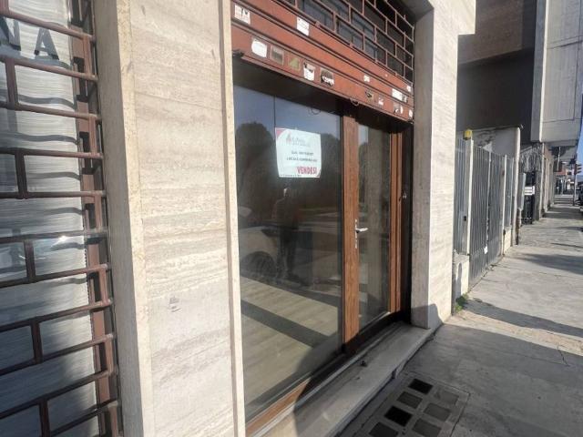 Locale Commerciale in vendita a Veneria, Piemonte