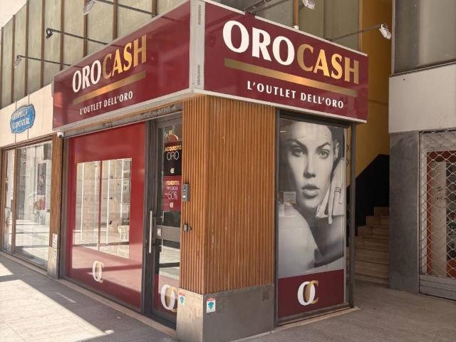 Locale Commerciale in vendita a Piemonte, Cuneo
