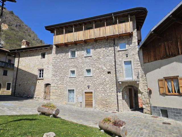 Locale Commerciale in vendita a Comunità Montana della Valle Brembana, Bracca