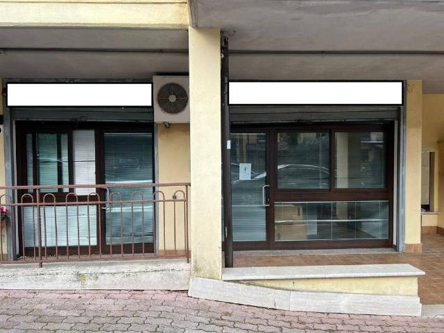 Locale Commerciale in vendita a Bracciano Due, Roma Capitale