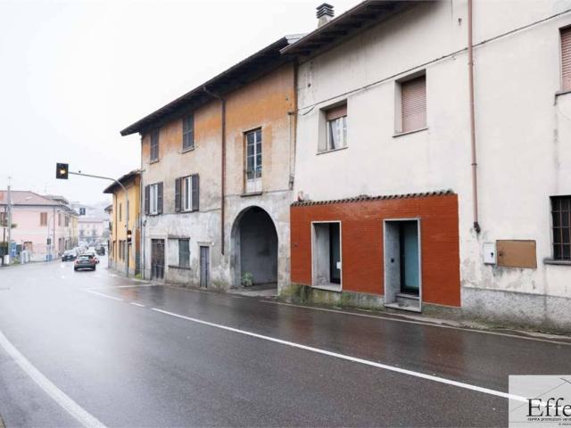 Locale Commerciale in vendita a Brebbia, Lombardia