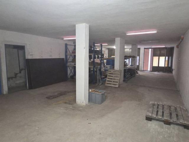 Locale Commerciale in vendita a Brembate Di Sopra, Lombardia