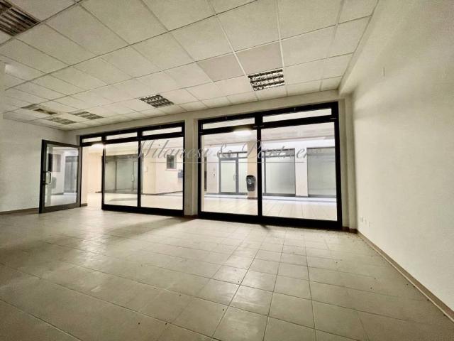 Locale Commerciale in vendita a Brembate Di Sopra, Lombardia
