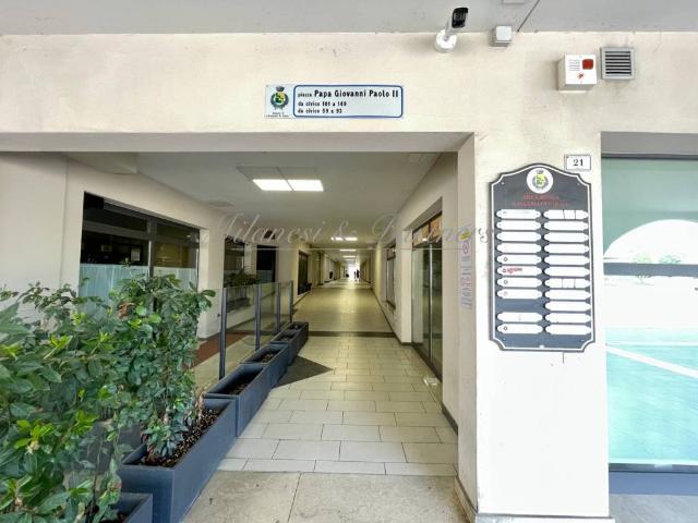 Locale Commerciale in vendita a Brembate Di Sopra, Lombardia